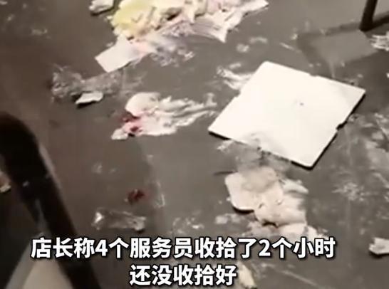 南京三桌顾客在饭店打蛋糕仗奶油糊得到处都是电路都被搞断(图2)